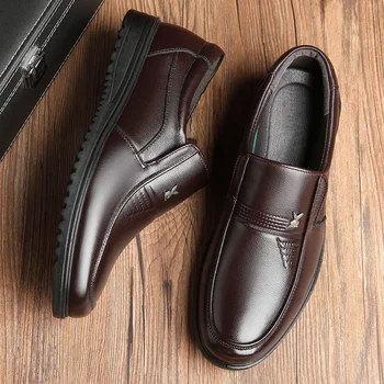 De Cuero de los hombres Zapatos Casual de Negocios de la Patente de Cuero de Zapato Transpirable Suave de la parte Inferior de mediana Edad y Ancianos Papá Zapatos de Vestir Para Hombres